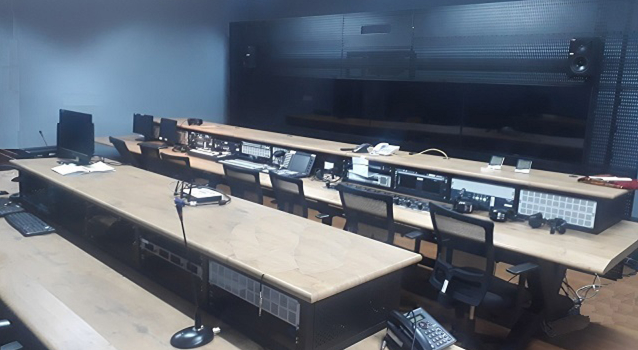 BROADCAST CONSOLE STUDIO-1 BROADCAST CONSOLE STUDIO-1